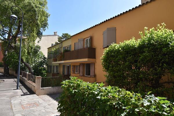 A VENDRE - STUDIO - MOUGINS-LE-HAUT