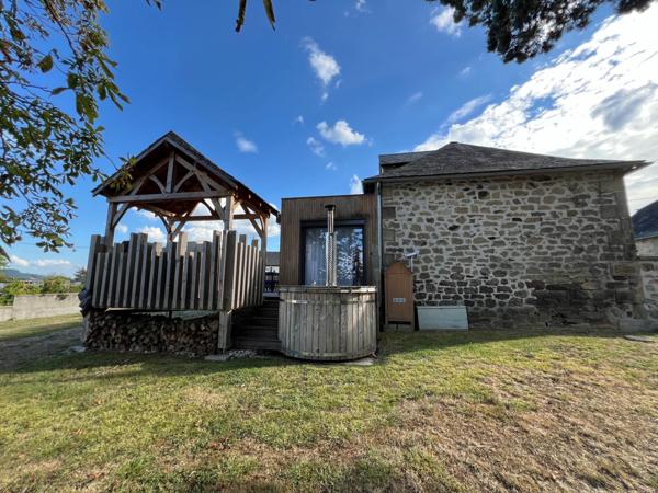 Ensemble immobilier en pierre avec beaucoup de cachet !