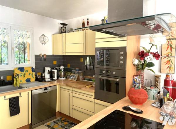 VILLA T5 DE PLAIN PIED AVEC GRAND TERRAIN BRIGNOLES