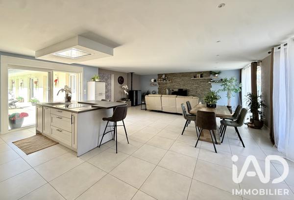 Maison à vendre 7 pièces 174 m² Saint-Lyé