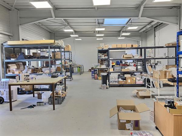 Local Professionnel  150² multi usages  - Composite Park Porcelette