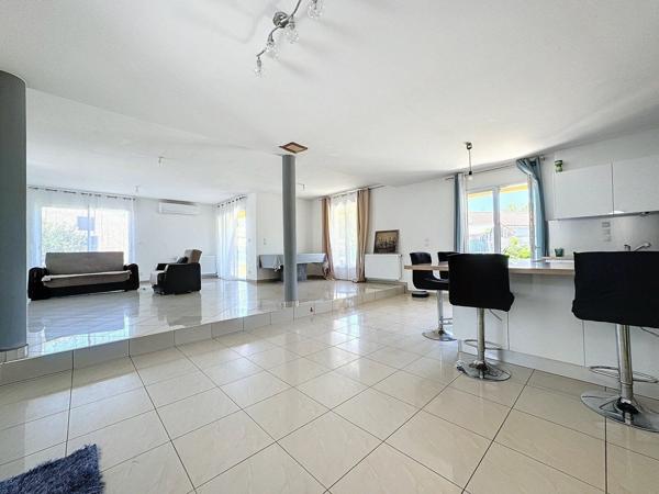 Maison à vendre    6 pièces •  Bourg-lès-Valence