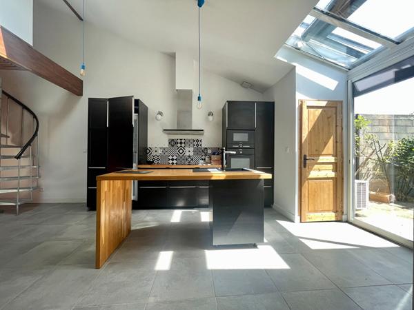 Echoppe 84m2 3ch jardin garage Saint -Genes