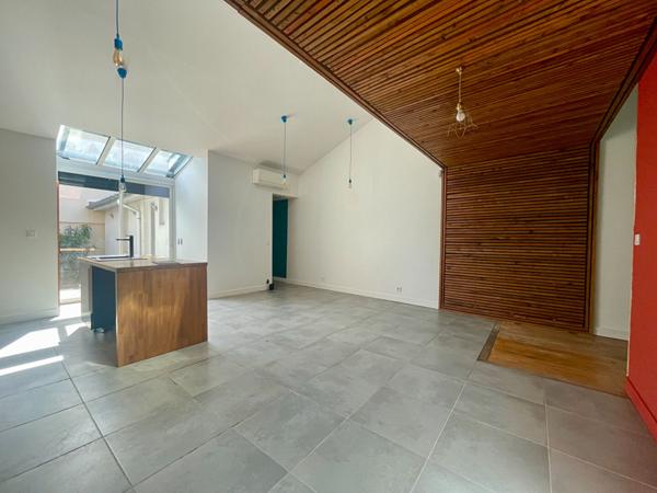 Echoppe 84m2 3ch jardin garage Saint -Genes