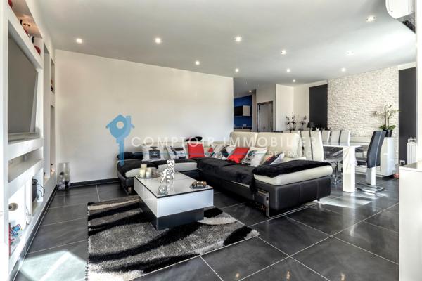Appartement
                                                                                                                                                                                                                                                                                                                        4 pièce(s)                                                                                                                                                                                                          2 chambre(s)                                                                                                                                                                                                          74  m²