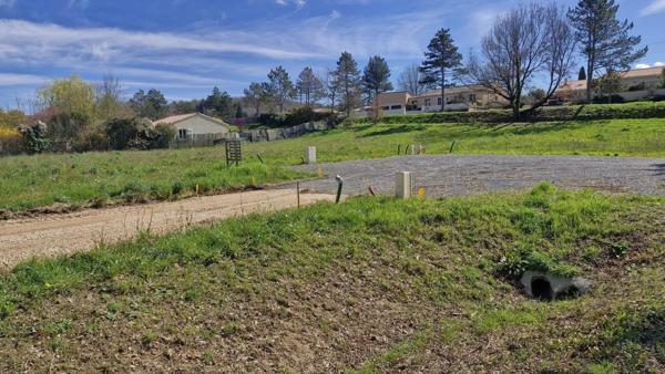 Terrain constructible de 954 m² viabilisé