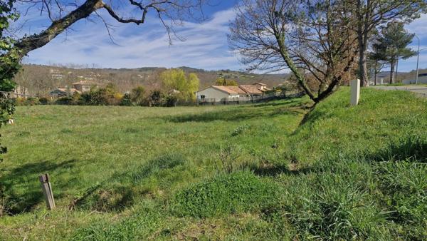 Terrain constructible de 954 m² viabilisé