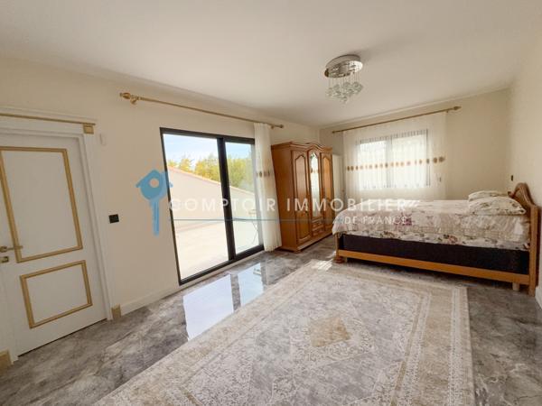 Maison
                                                                                                                                                                                                                                                                                                                        9 pièce(s)                                                                                                                                                                                                          7 chambre(s)                                                                                                                                                                                                          244  m²