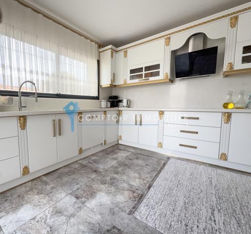 Maison
                                                                                                                                                                                                                                                                                                                        9 pièce(s)                                                                                                                                                                                                          7 chambre(s)                                                                                                                                                                                                          244  m²