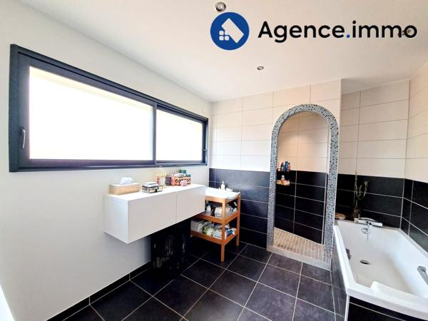 À vendre - Maison plain-pied, 6 pièces située à Écommoy (72220)