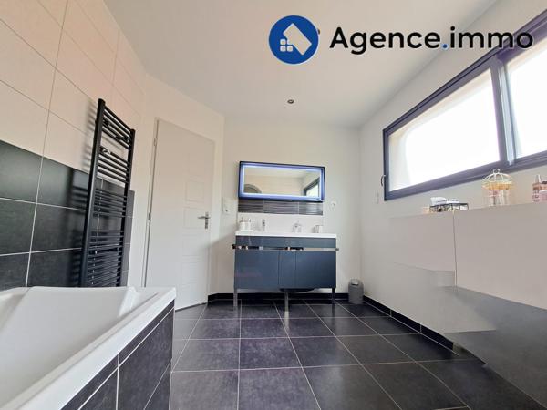 À vendre - Maison plain-pied, 6 pièces située à Écommoy (72220)