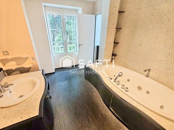 Maison de 650M2 ,14 pièces, terrain de 3412m2