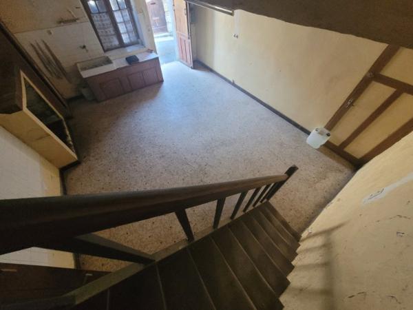 Bâtisse de 130m² de CACHET à RENOVER entièrement