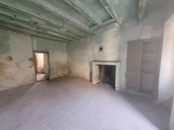 Bâtisse de 130m² de CACHET à RENOVER entièrement