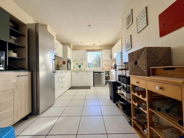 Acheter une Maison contemporaine à Bordeaux Caudéran Pins Francs / Golf Bordelais 4 chambres/ 2 SDE/ Garage/ Jardin et terrasse