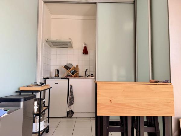 Acheter un appartement de type 1 de 36m2 à Bordeaux Caudéran dans une résidence sécurisée "Les Terrasses du Golf" une place de stationnementavec gardien et piscine