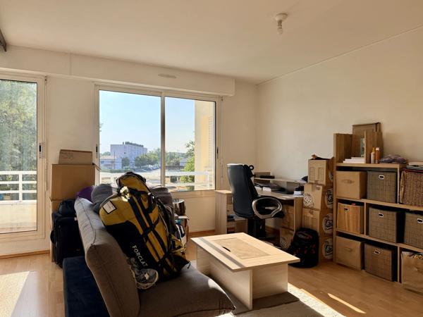 Acheter un appartement de type 1 de 36m2 à Bordeaux Caudéran dans une résidence sécurisée "Les Terrasses du Golf" une place de stationnementavec gardien et piscine