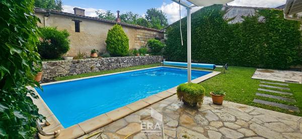 BLANQUEFORT Centre-ville - Maison en pierre 3 chambres + 1 bureau - Piscine, jardin, parking privatif