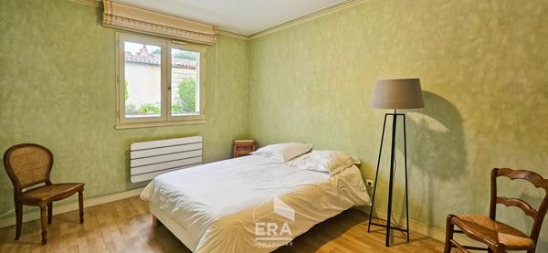 BLANQUEFORT Centre-ville - Maison en pierre 3 chambres + 1 bureau - Piscine, jardin, parking privatif