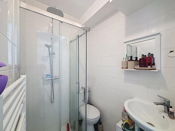 Appartement rénové T2, extérieur et place de stationnement - rive droite, Hennebont