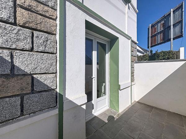 Appartement rénové T2, extérieur et place de stationnement - rive droite, Hennebont