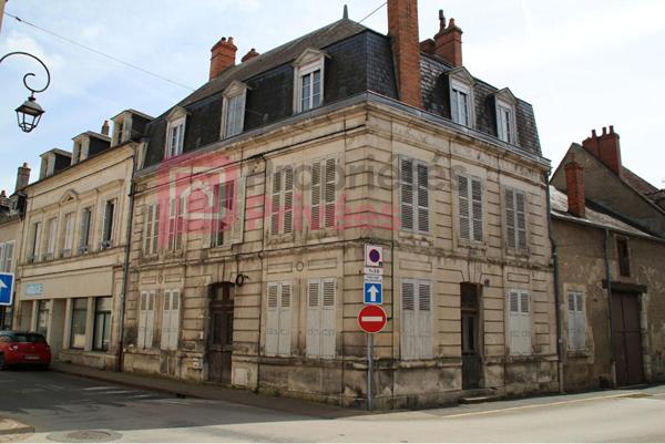 Immeuble plein centre Cosne Cours Sur Loire 550 m2