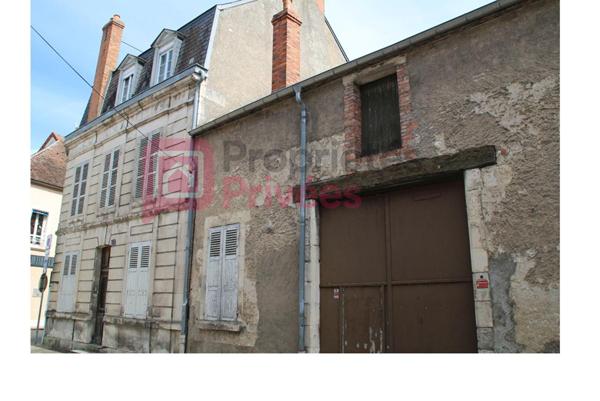 Immeuble plein centre Cosne Cours Sur Loire 550 m2