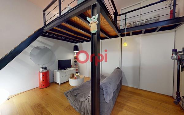 Appartement à vendre    2 pièces • 42,03 m2 Paris 20