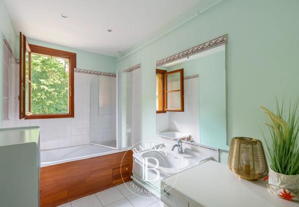 Saint-Germain-en-Laye, Appartement 2 Chambres -  71 m² à vendre