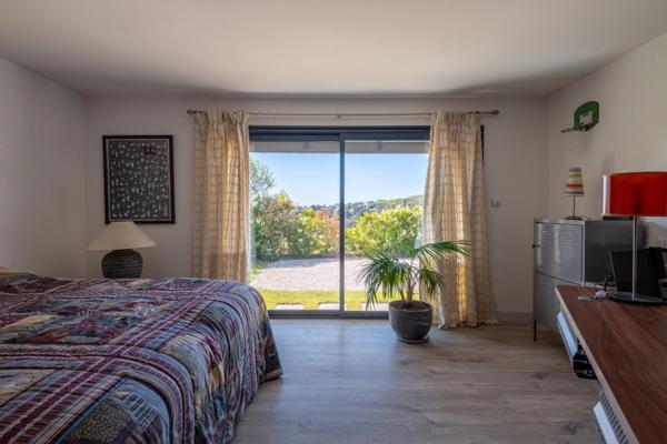 St Cyr-Au-Mont-D'Or - Maison de 240 m² environ - Terrain de 1530 m² - 5 Chambres - Piscine
