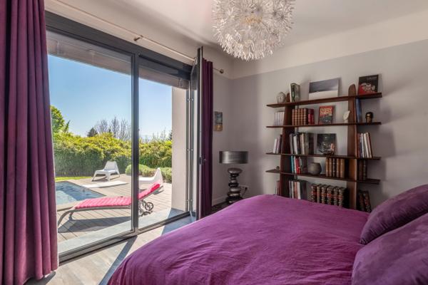 St Cyr-Au-Mont-D'Or - Maison de 240 m² environ - Terrain de 1530 m² - 5 Chambres - Piscine