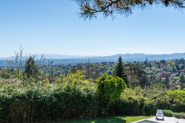 St Cyr-Au-Mont-D'Or - Maison de 240 m² environ - Terrain de 1530 m² - 5 Chambres - Piscine