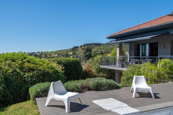 St Cyr-Au-Mont-D'Or - Maison de 240 m² environ - Terrain de 1530 m² - 5 Chambres - Piscine