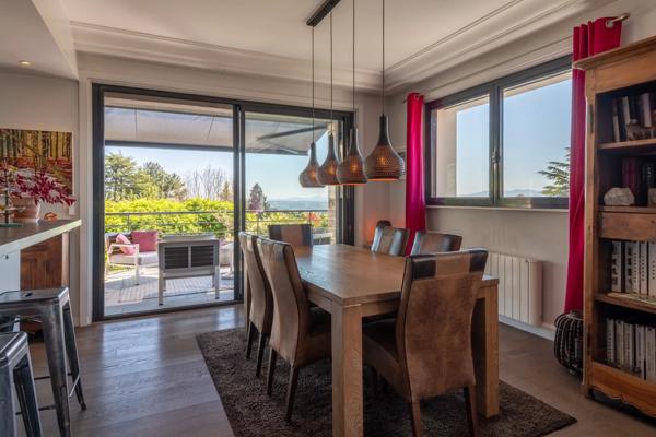 St Cyr-Au-Mont-D'Or - Maison de 240 m² environ - Terrain de 1530 m² - 5 Chambres - Piscine