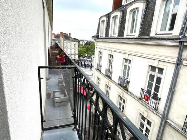 Nantes hyper centre Bouffay, T3 de 71 m², en option : greniers de 83 m² au dessus.