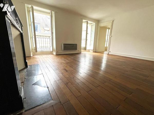 Nantes hyper centre Bouffay, T3 de 71 m², en option : greniers de 83 m² au dessus.