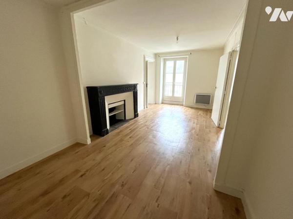Nantes hyper centre Bouffay, T3 de 71 m², en option : greniers de 83 m² au dessus.