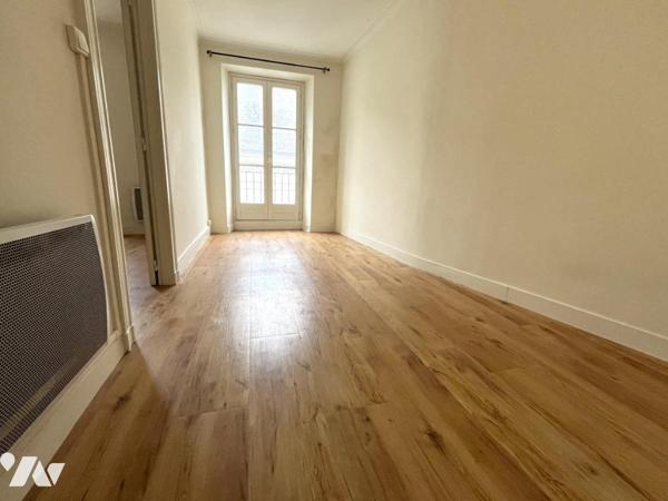Nantes hyper centre Bouffay, T3 de 71 m², en option : greniers de 83 m² au dessus.