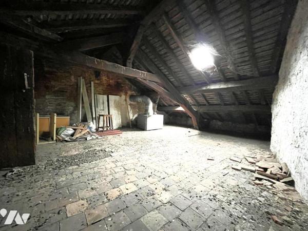 Nantes hyper centre Bouffay, T3 de 71 m², en option : greniers de 83 m² au dessus.