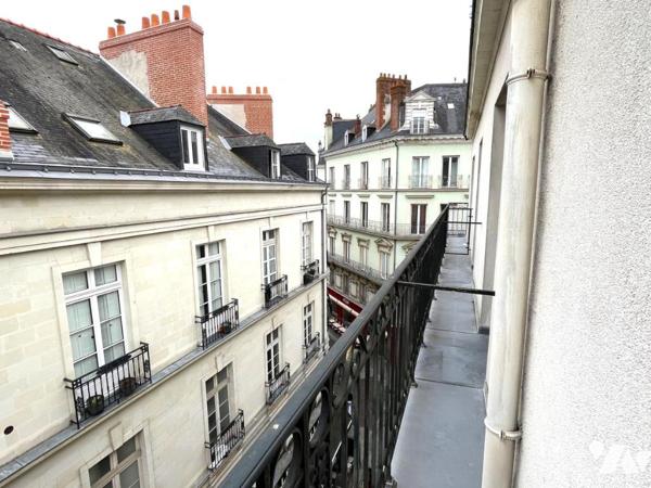 Nantes hyper centre Bouffay, T3 de 71 m², en option : greniers de 83 m² au dessus.