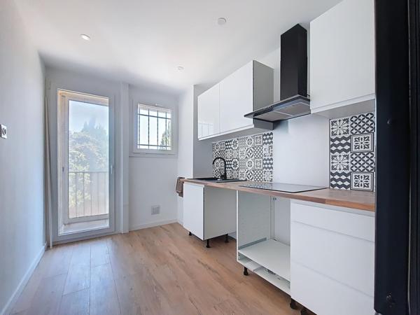 T4 entièrement rénové avec garage et parking