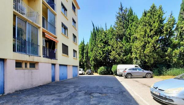 T4 entièrement rénové avec garage et parking