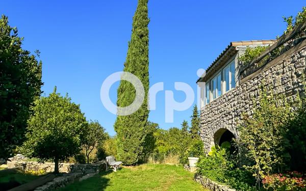 Maison à vendre    8 pièces •  Ruoms