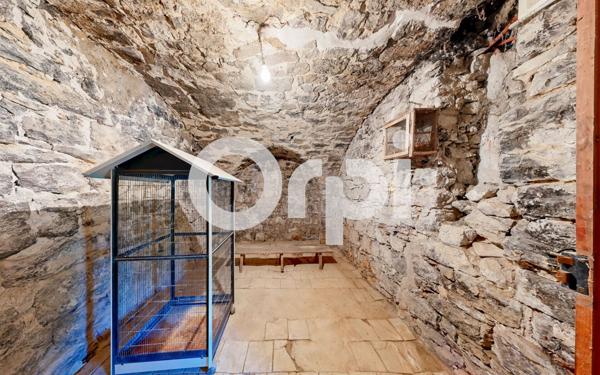 Maison à vendre    8 pièces •  Ruoms