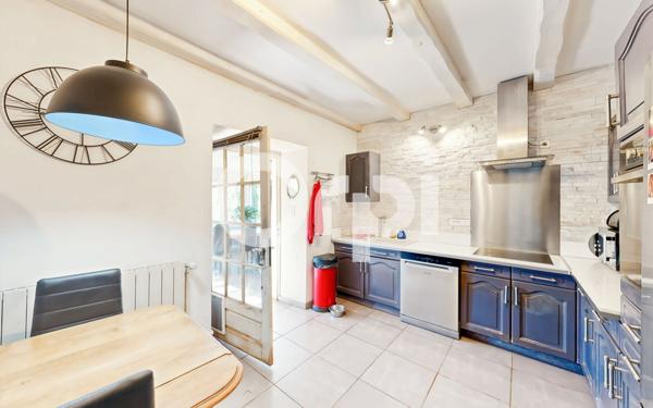 Maison à vendre    8 pièces •  Ruoms