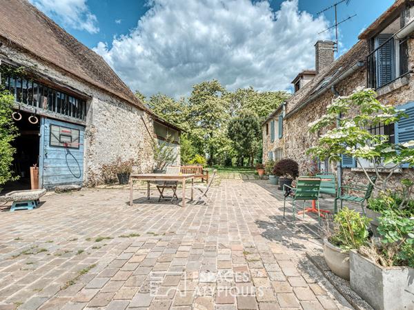 Une ferme de caractère et sa grange à réinventer, au coeur de la nature