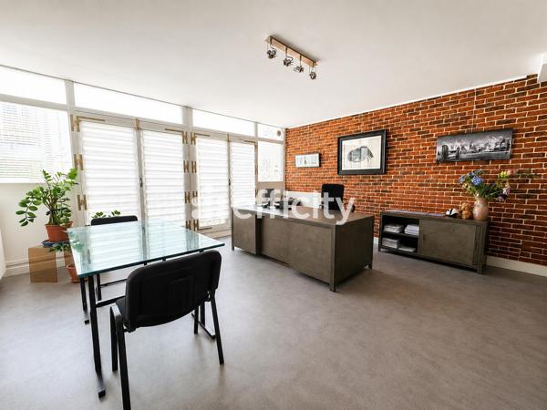Local Commercial
         5 pièces
        - 109 m² Exclusivité 800 000 € *