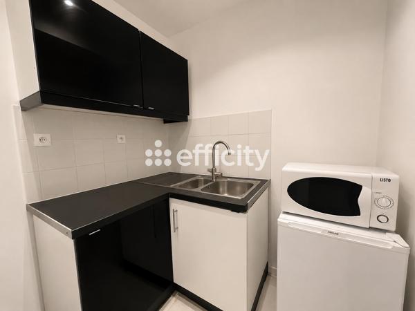 Local Commercial
         5 pièces
        - 109 m² Exclusivité 800 000 € *