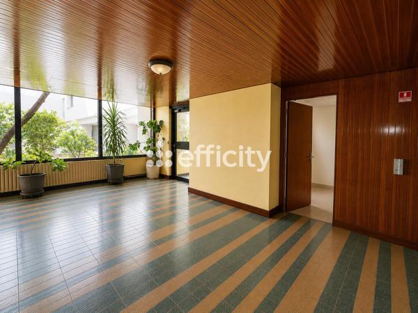 Local Commercial
         5 pièces
        - 109 m² Exclusivité 800 000 € *