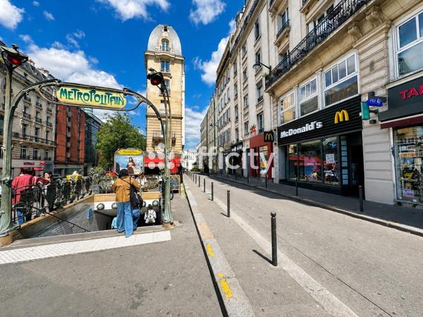 Local Commercial
         5 pièces
        - 109 m² Exclusivité 800 000 € *